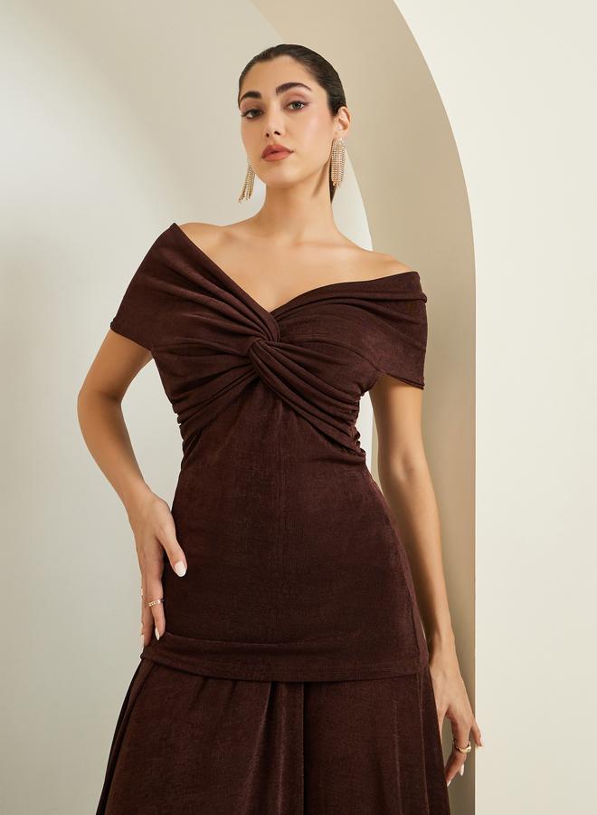 ستايلي طقم منسق من تنورة ماكسي وبلوزة تريكو مكشوف الأكتاف للنساء - Image 1